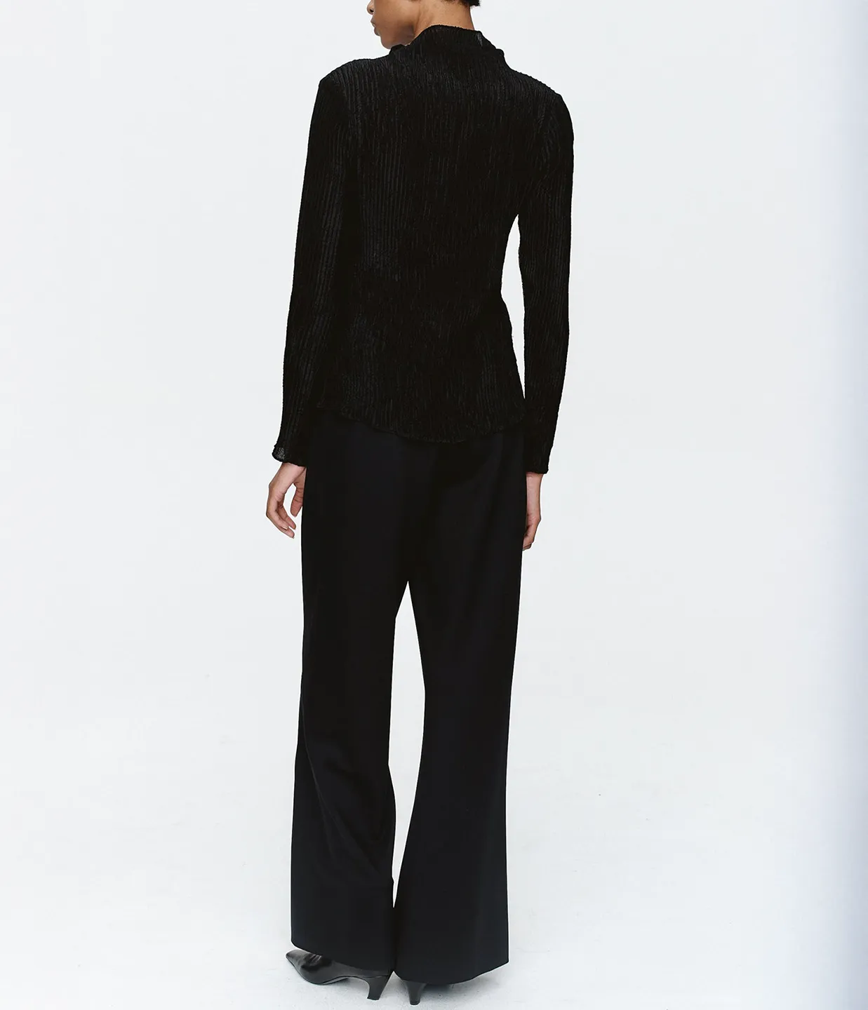 Alicia Pant in Black