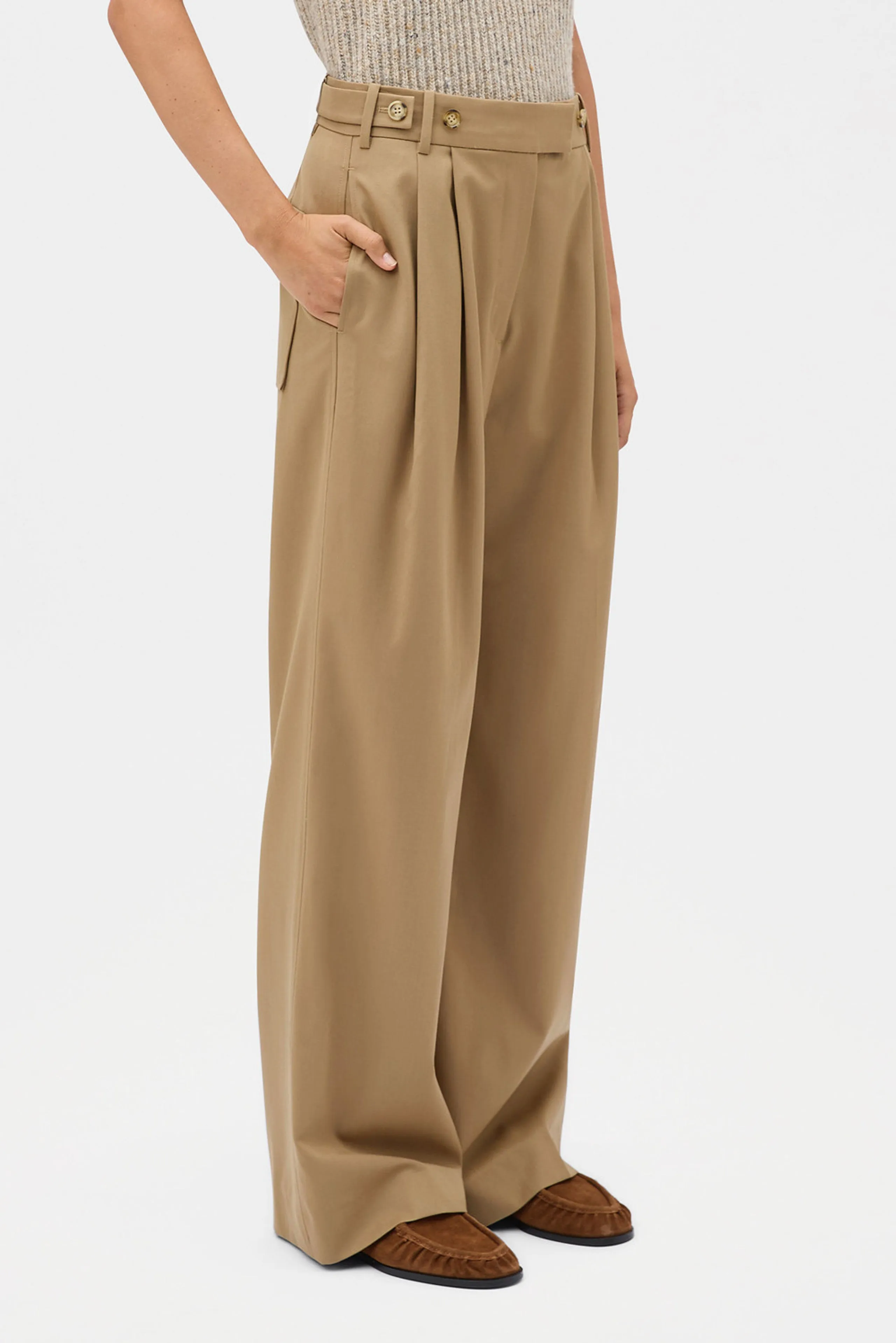 Pleat Pant in Hazelnut